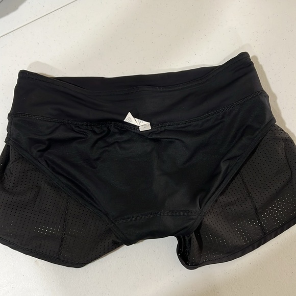 Lululemon athletica running shorts black mesh size 4 ca35801 RN 106259 - Picture 5 of 9